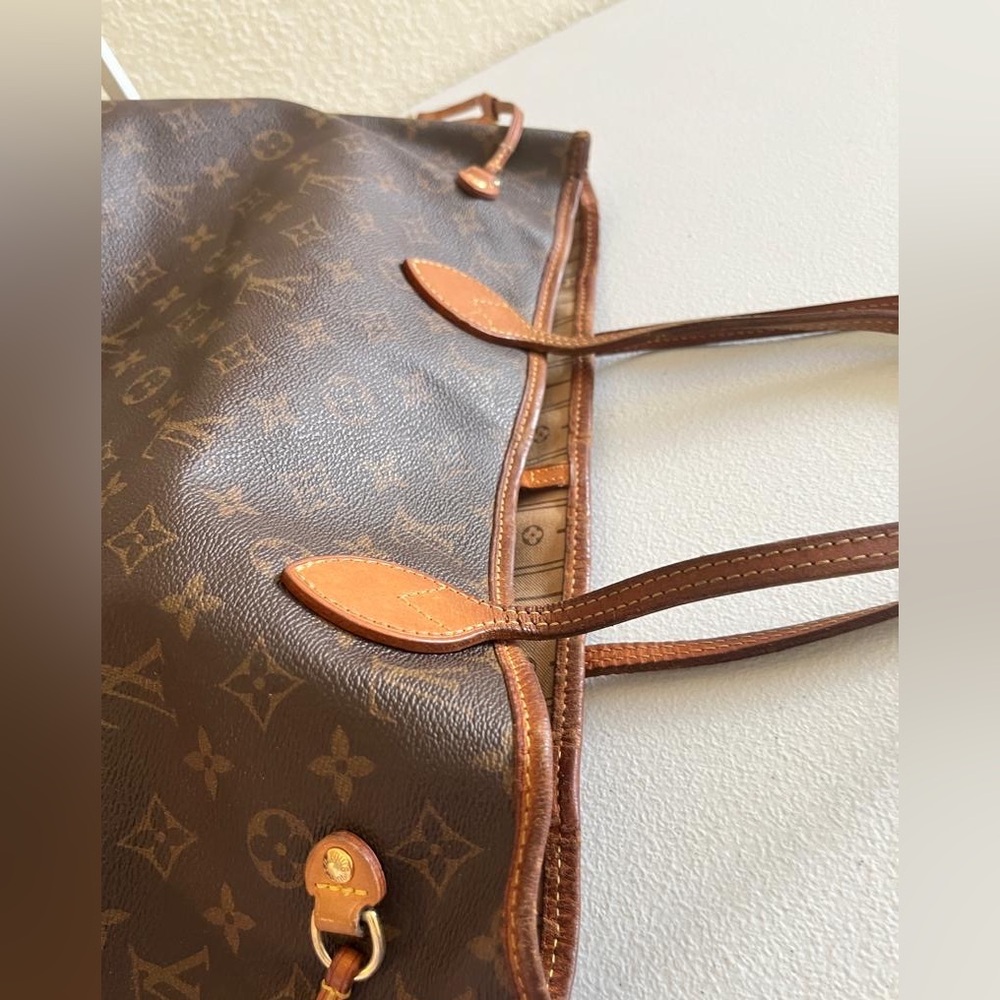 Louis Vuitton Neverfull MM - Picture 8 of 13
